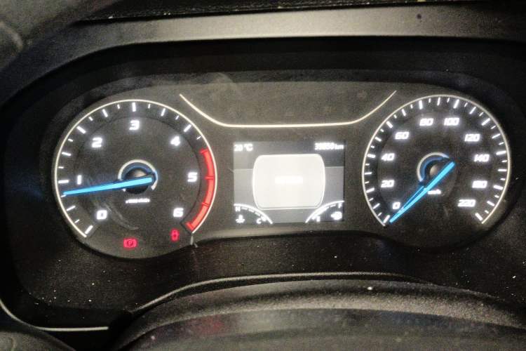 Used JMC Fushun 2023 2.0T Manual Short-Wheelbase Mid-Top Commercial Multi-Purpose 6-Seater Passenger Vehicle
