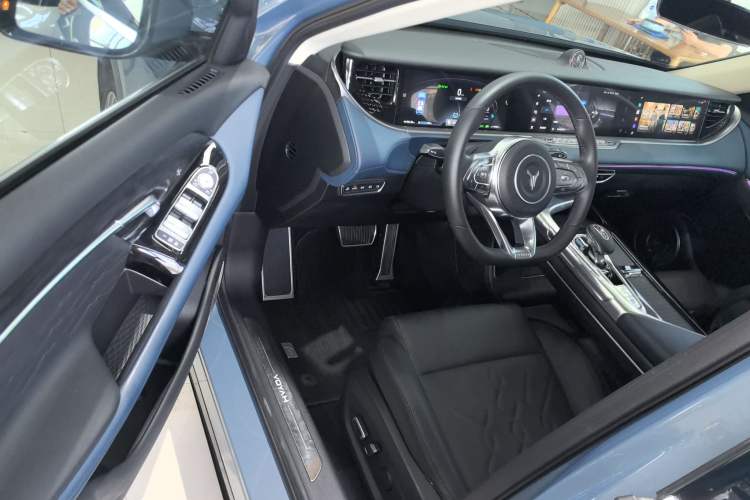 Used VOYAH FREE 2021 Four-Wheel Drive Standard Range-Extended Exclusive Luxury Package
