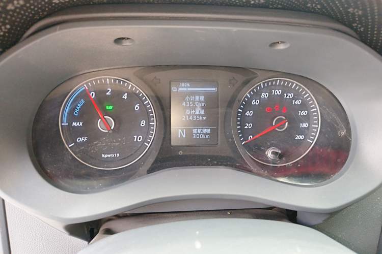 Used Wuling Yangguang 2024 300KM Comfort Version Passenger Van 75kW
