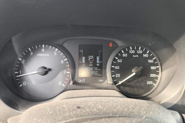 Used Nissan Navara 2017 2.5L Automatic 4x4 Luxury Edition QR25 Instrument Cluster