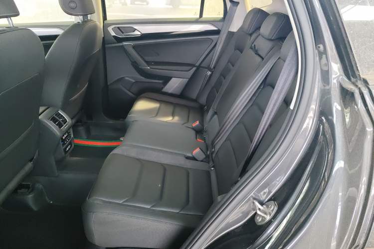 Used Volkswagen Tayron 2022 280TSI Two-Wheel Drive Luxury Smart Connectivity Version Left Rear Seat