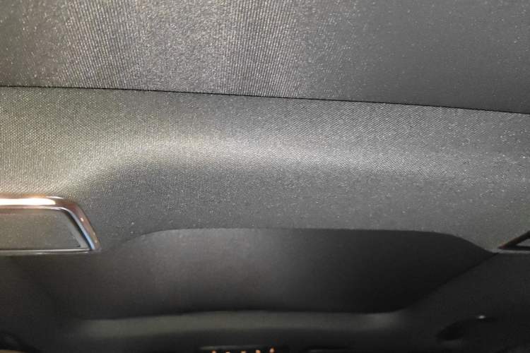 Used Mercedes-Benz GLC 2022 Facelifted GLC 300 L 4MATIC Luxury Edition Headliner