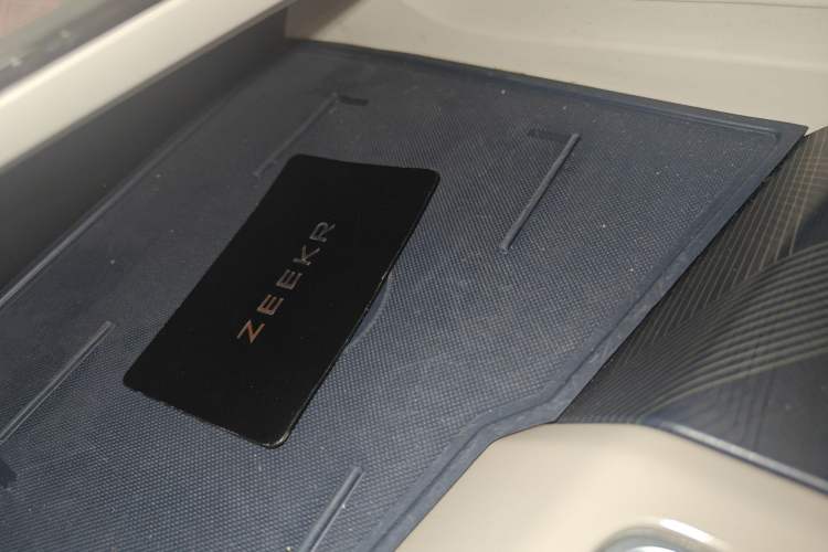 Used Zeekr 001 2022 Ultra-Long Range Single-Motor WE Version Interior 1