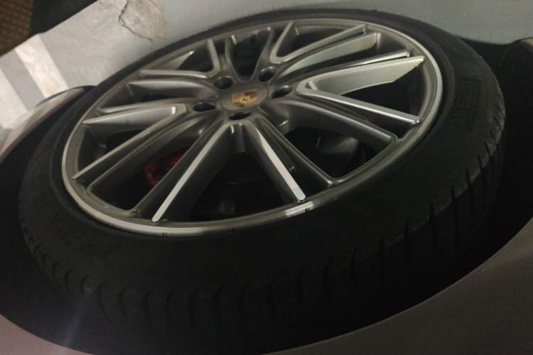 Used Porsche Panamera 2019 Panamera 4 Executive Long Wheelbase 2.9T Right Front Wheel Hub