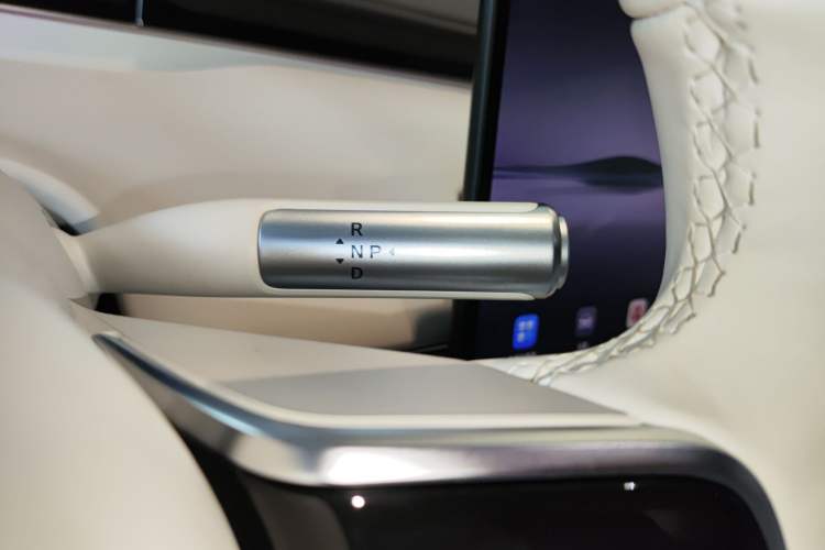 Used Hima Luxeed S7 2025 785 km Ultra Gear Lever