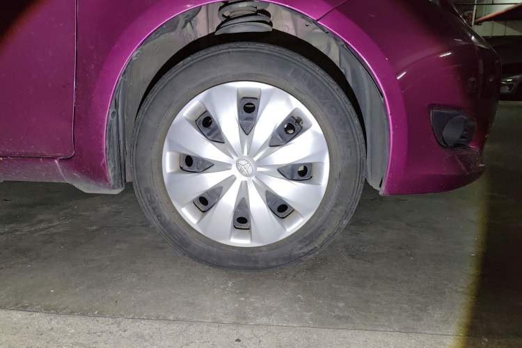 Used Toyota Yaris 2011 1.6E Automatic Charm Edition Right Front Wheel Hub