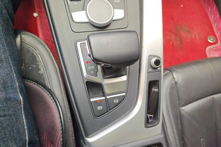 Used Audi A4L 2019 40 TFSI Fashion Version China V
