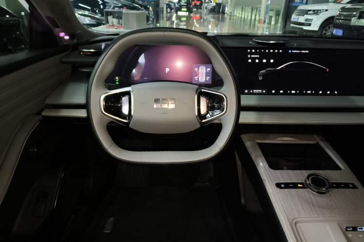Used Geely Galaxy E8 2024 665 km Range Rear-Drive Starship Long-Range Version Steering Wheel