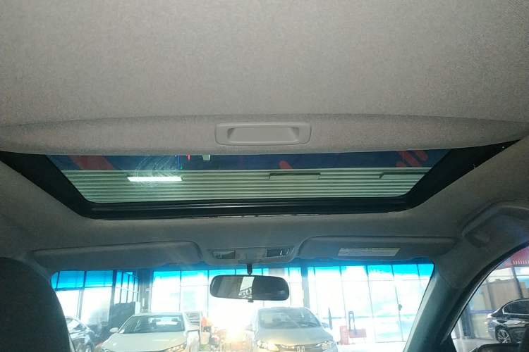 Used Honda Crider 2015 1.8L automatic luxury edition Headliner