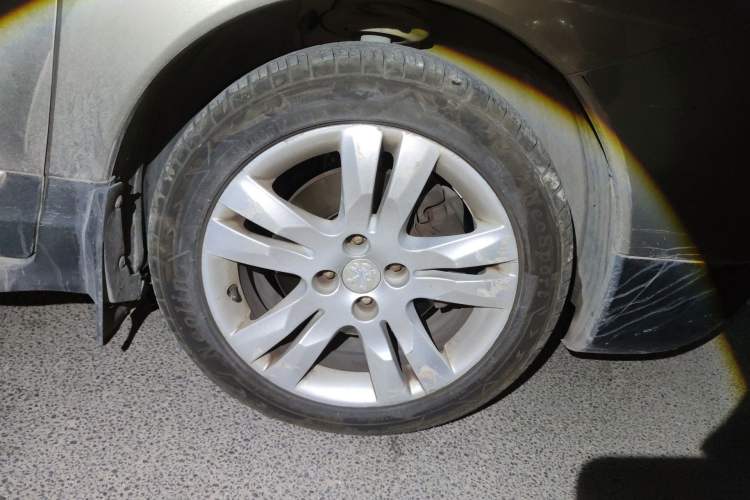 Used Peugeot 3008 2015 1.6THP Automatic Trend Edition Right Front Wheel Hub