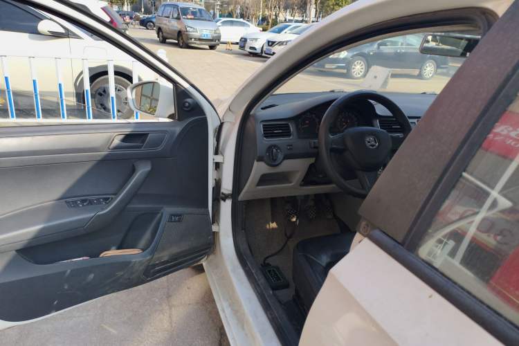 Used Skoda Rapid 2016 1.6L Manual Front-Wheel-Drive Version
