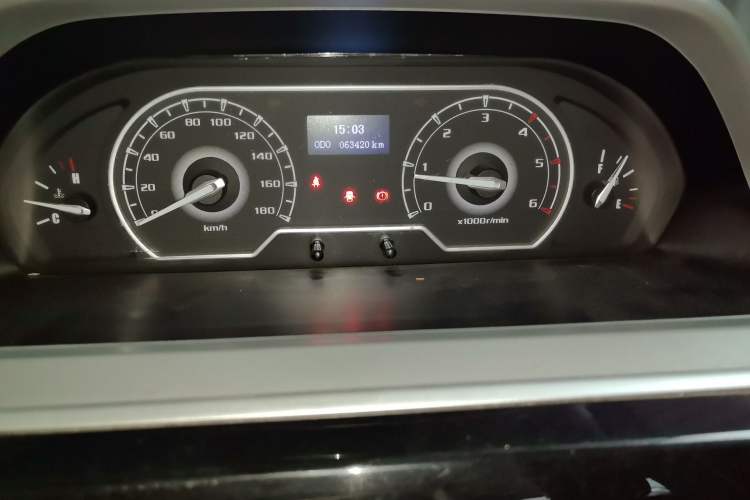 Used SAIC MAXUS Xintu V80 2019 2.5T Classic Edition 6-Speed Manual – Aoyuntong Short Wheelbase Mid-Height Design 5/6 Seats Instrument Cluster