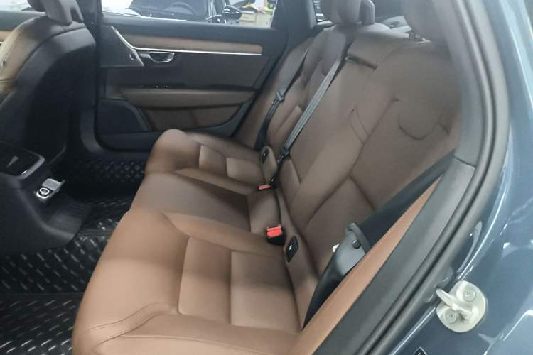 Used Volvo S90 New Energy 2023 T8 Plug-in Hybrid All-Wheel Drive Long-Range Zhiyi Luxury Edition
