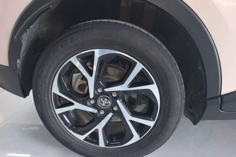 Used Toyota C-HR 2018 2.0L Luxury Sunroof Version China VI Standard
