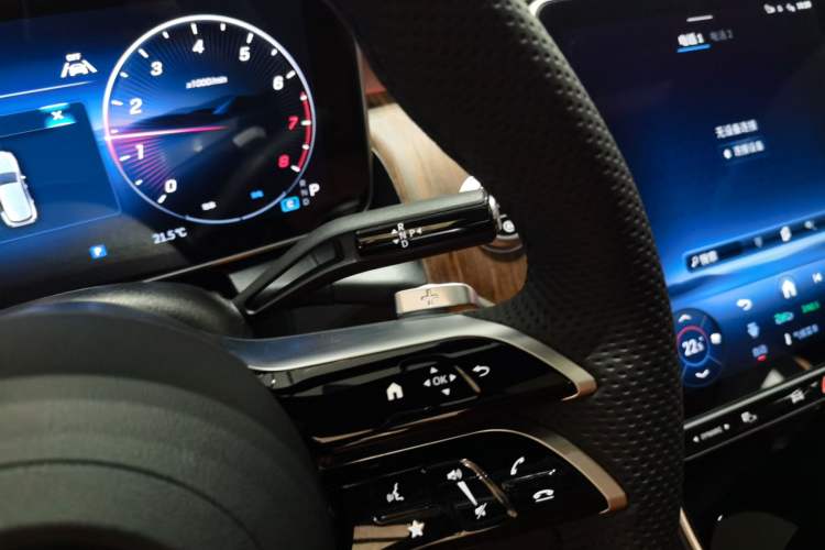 Used Mercedes-Benz GLC 2025 Refreshed GLC 300 L 4MATIC Dynamic Version 5 Seats Gear Lever