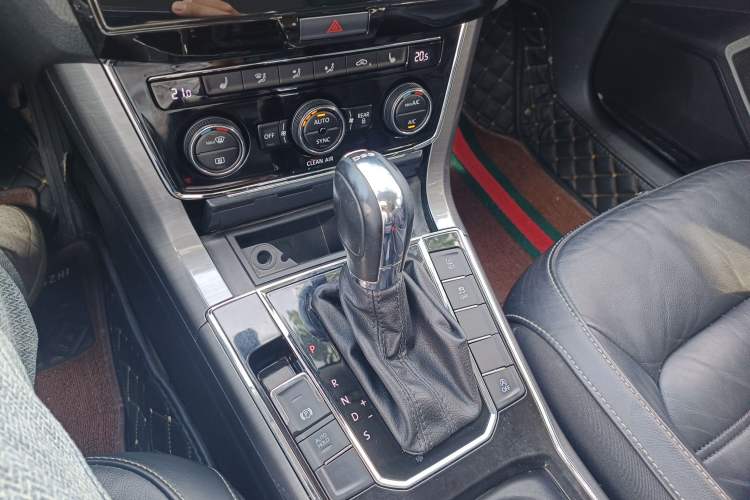 Used Volkswagen Passat 2016 330TSI DSG Luxury Edition Gear Lever