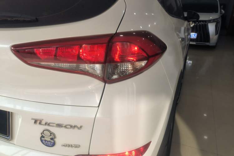 Used Hyundai Tucson 2015 1.6T Dual-Clutch Two-Wheel-Drive Smart Model Right Rear Taillight