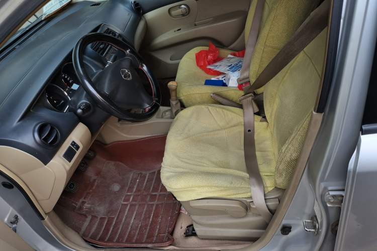 Used Nissan Livina 2015 1.6XE Manual Comfort Edition