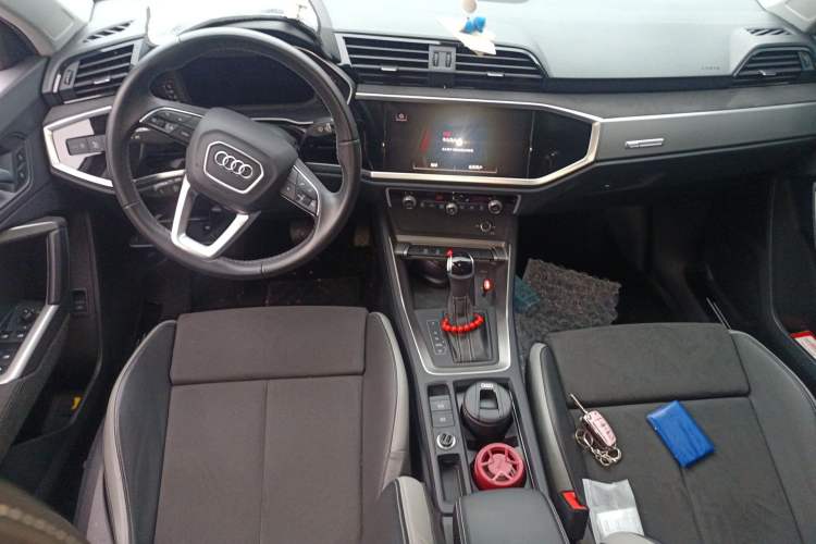 Used Audi Q3 2022 35 TFSI Progressive Dynamic Edition Center Console