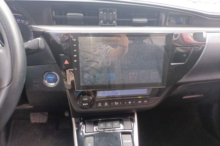 Used Toyota Levin 2016 Dual-Engine 1.8H GS E-CVT Elite Model with Sunroof Audio And AC Panel