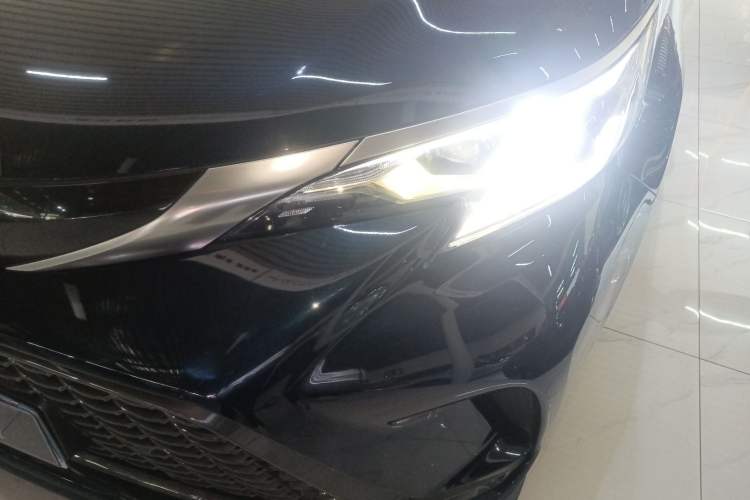 Used Toyota Granvia 2023 2.5L Hybrid Flagship VIP Edition
