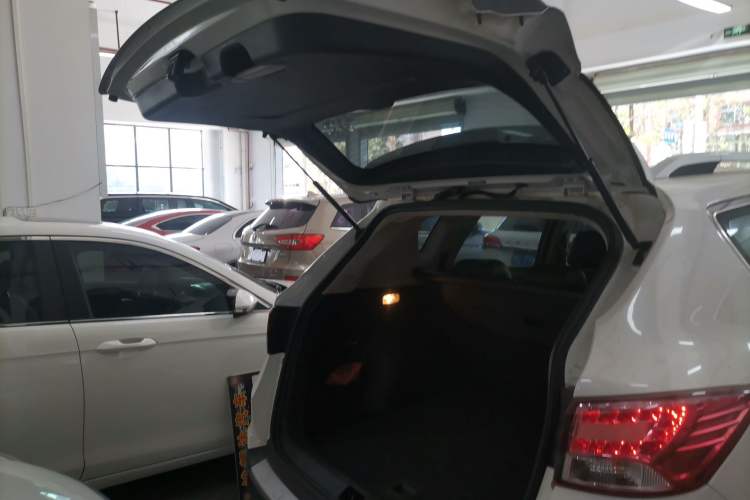 Used Dongfeng Aeolus AX7 2016 2.0L Manual Zhiyi Trim