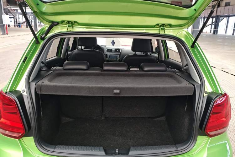 Used Volkswagen Polo 2014 1.6L Automatic Luxury Edition Trunk