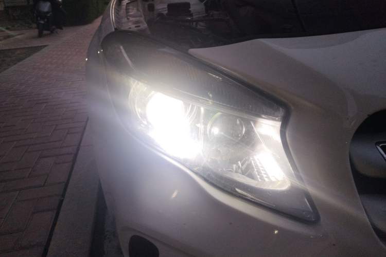 Used Mercedes-Benz GLA 2018 GLA 200 Sport Edition Right Front Headlight