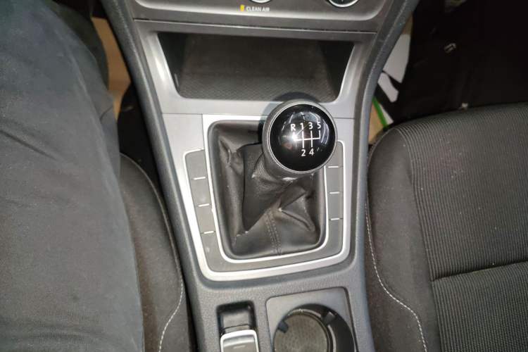 Used Volkswagen Golf 2016 1.6L Manual Fashion Edition
