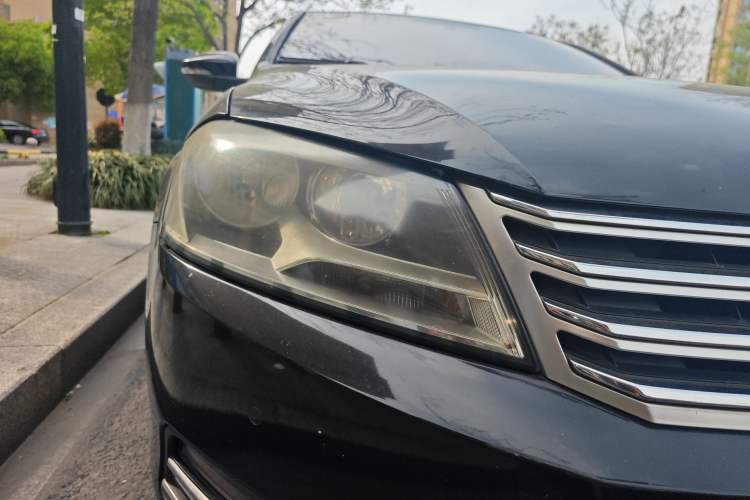 Used Volkswagen Magotan 2012 Revised Version 1.8TSI Leading Edition Right Front Headlight