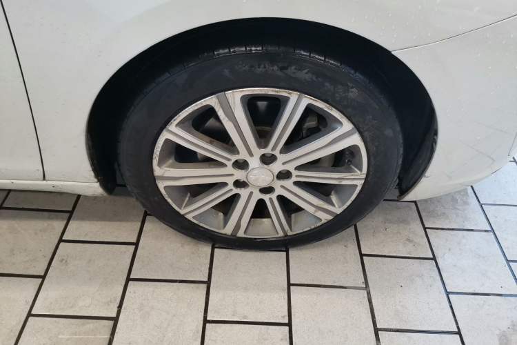 Used Peugeot 408 2018 Revised 350THP Automatic Luxury Edition Right Front Wheel Hub