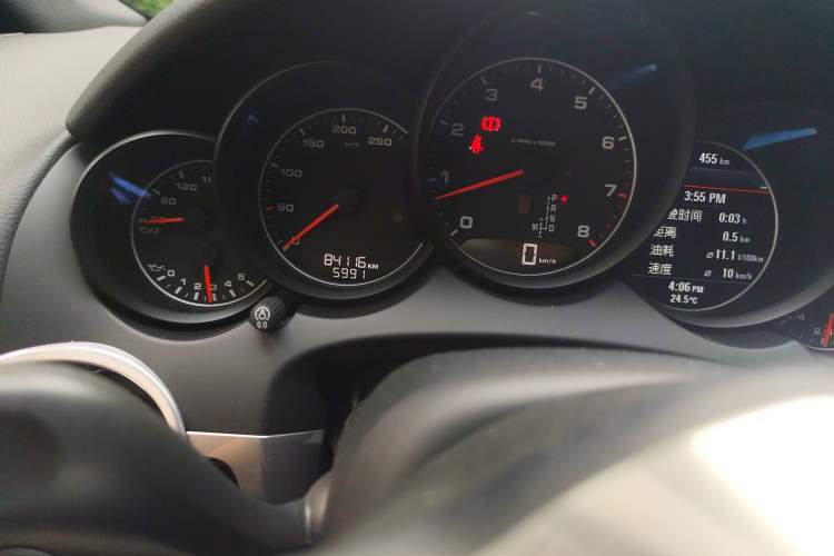 Used Porsche Cayenne 2016 Cayenne 3.0T Odometer Close Up