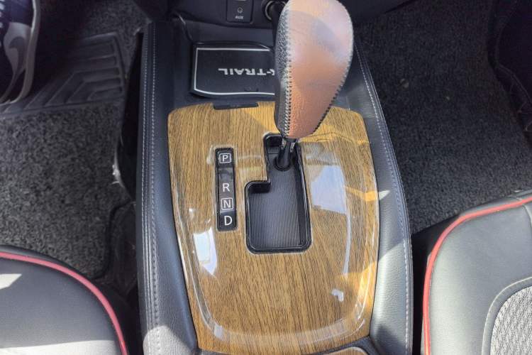 Used Nissan X-Trail 2016 2.0L CVT Smart Enjoyment Version 4WD Gear Lever