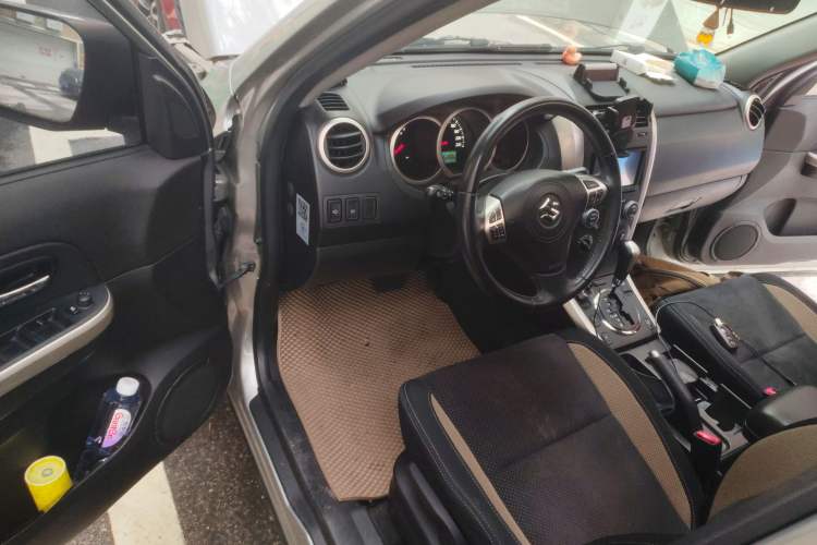 Used Suzuki Grand Vitara 2012 2.4L AT Luxury Navigation 5-Door Version