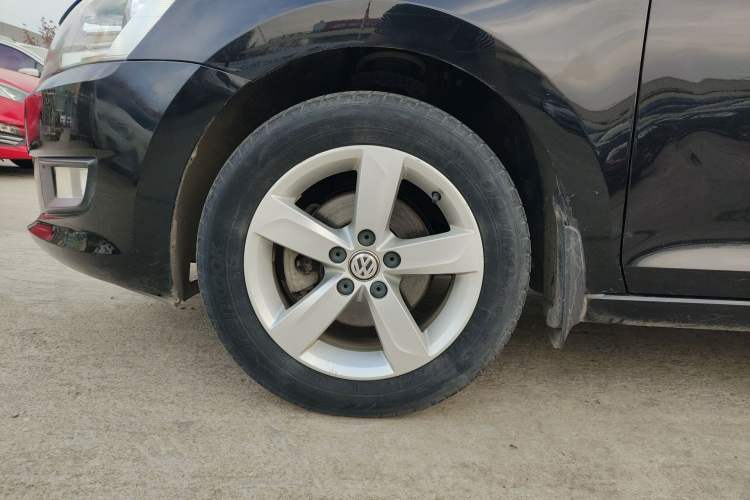 Used Volkswagen Santana 2015 1.6L Manual Comfort Edition Left Front Wheel Hub
