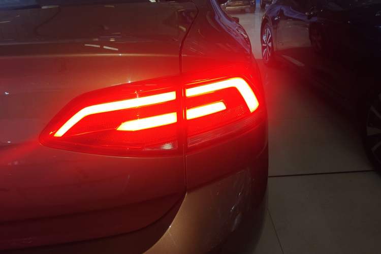 Used Volkswagen Lamando 2015 230TSI DSG Fashion Edition Right Rear Taillight