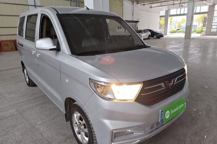 Used Wuling Hongguang V 2022 1.5L Enjoy Edition Electric-Powered LAR Front Right 45 Deg