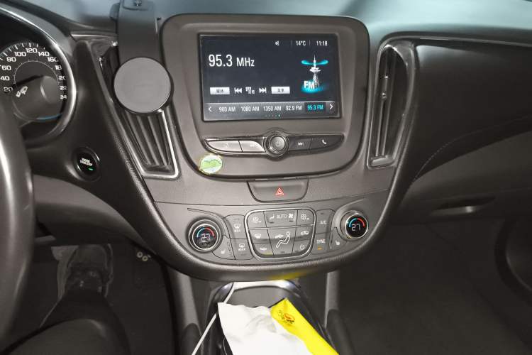 Used Chevrolet Malibu XL 2017 1.5T Automatic Ruichi Edition Audio And AC Panel