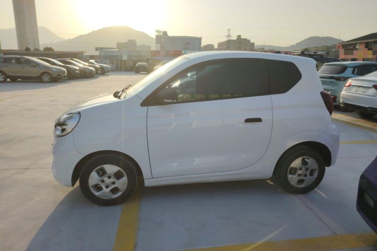 Used Roewe Clever 2021 302 km New Four-Seater Super-Efficient Version
