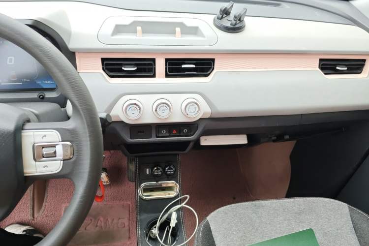 Used Chery QQ Ice Cream 2022 170km Sundae Phosphate Lithium-Ion Audio And AC Panel