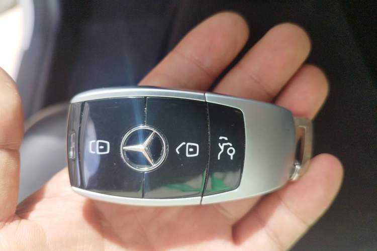 Used Mercedes-Benz E-Class 2015 E 260 L
