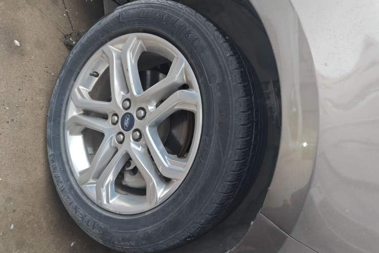 Used Ford Edge 2015 2.0T GTDi Two-Wheel-Drive High-Line Version