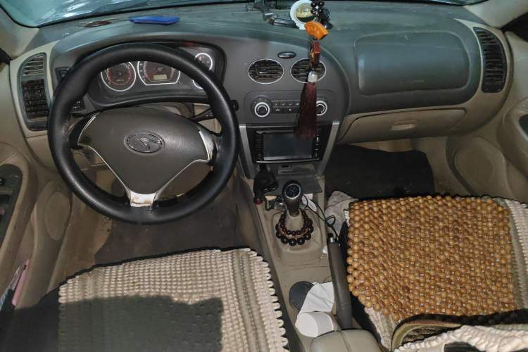 Used Soueast V3 Lingyue 2010 Revised Version 1.5L Manual Comfort Edition Center Console