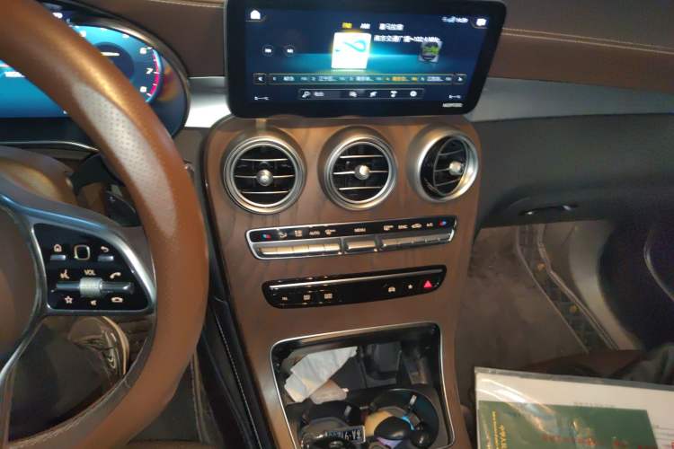 Used Mercedes-Benz GLC 2020 Facelift GLC 260 L 4MATIC Luxury Edition Audio And AC Panel