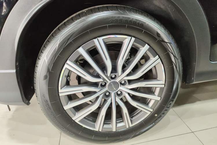 Used JETOUR X70 PLUS 2023 1.5T DCT Brave PLUS 7-Seater
