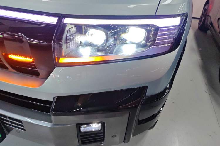 Used Formula Leopard 8 2025 Smart & Brave Flagship Edition 7 Seats Left Front Headlight