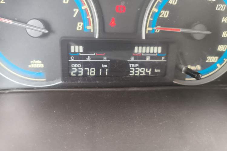 Used Baojun 730 2014 1.5L manual Comfort ESP version 7 seats Odometer Close Up