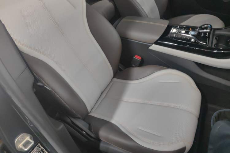 Used BYD Qin PLUS 2024 HONOR Edition DM-i 55KM Leading Model Right Front Seat