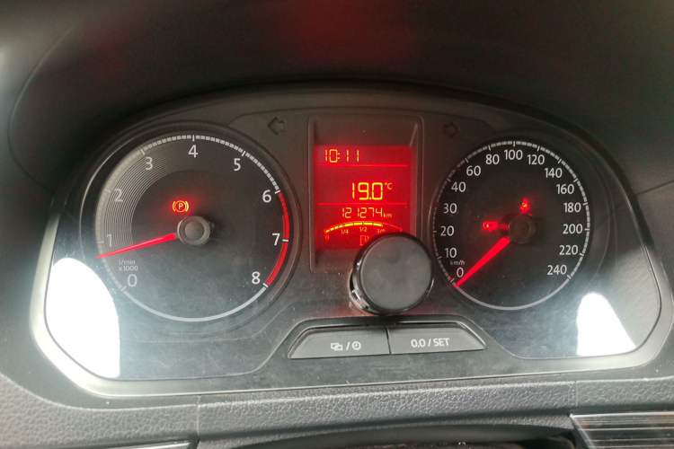 Used Volkswagen Jetta 2017 1.5L Manual Fashion Edition Odometer Close Up