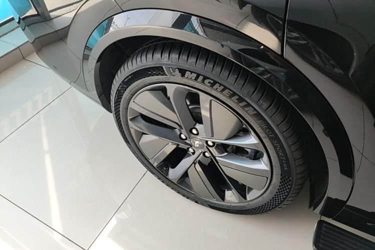 Used Li Auto L8 2024 Ultra Model Right Rear Wheel Hub